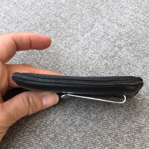 GUCCI Embossed Logo Leather Money Clip - Picture 7 of 7